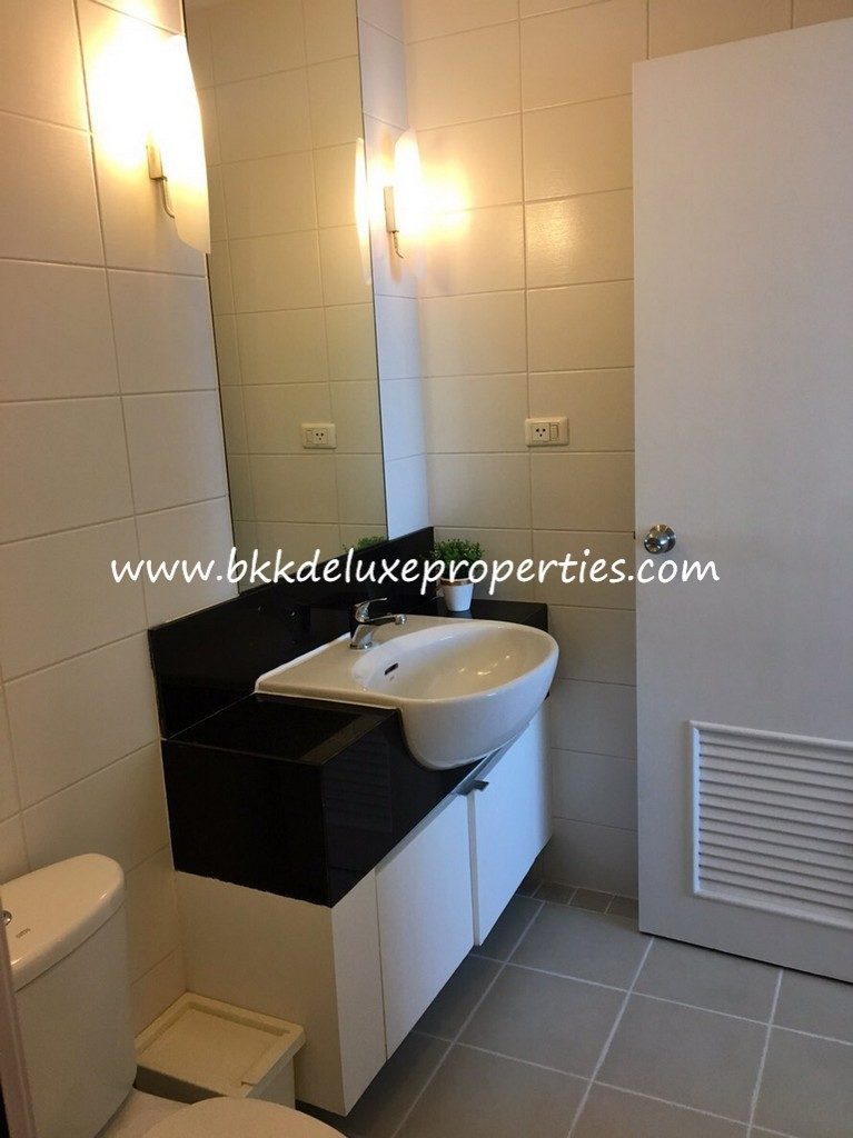 Sukhumvit Plus. Bkkdeluxe Bangkok Renovated Condo For Rent Phra Khanong Bathroom View