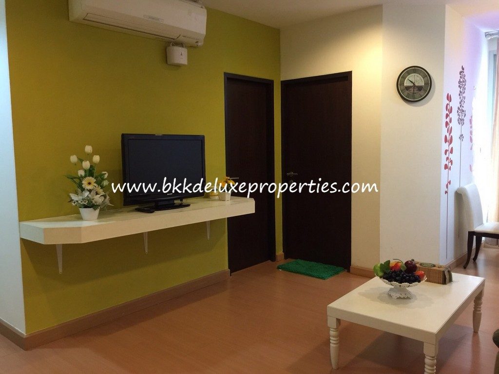 Modern Condo For Rent In Ekkamai. TV View