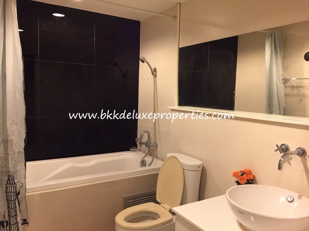 Modern Condo For Rent In Ekkamai. Bathroom View