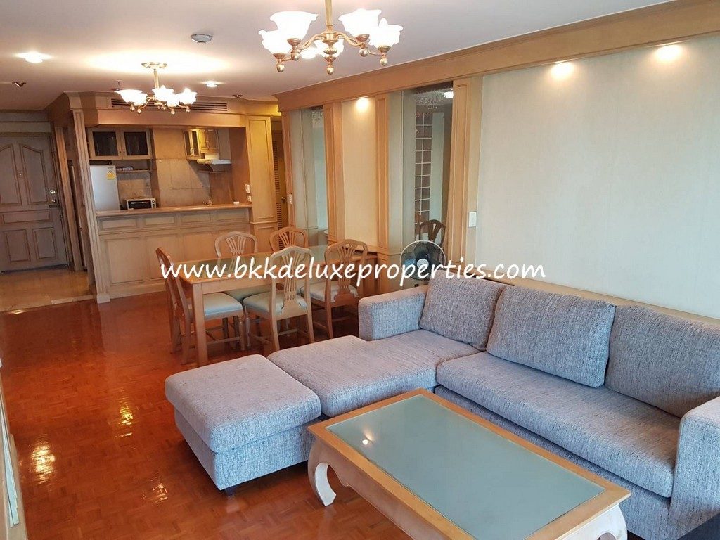 Sukhumvit Suite. Bkkdeluxe Bangkok Spacious One Bedroom Condo For Rent. Sofa.