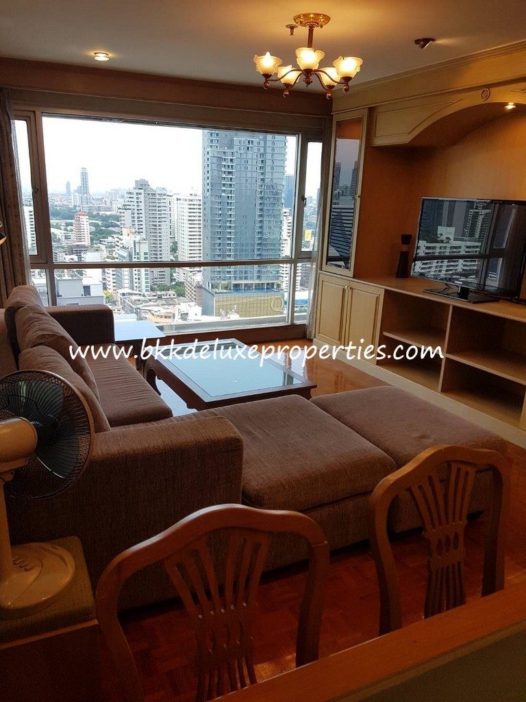 Sukhumvit Suite. Bkkdeluxe Bangkok Spacious One Bedroom Condo For Rent. Living Room.