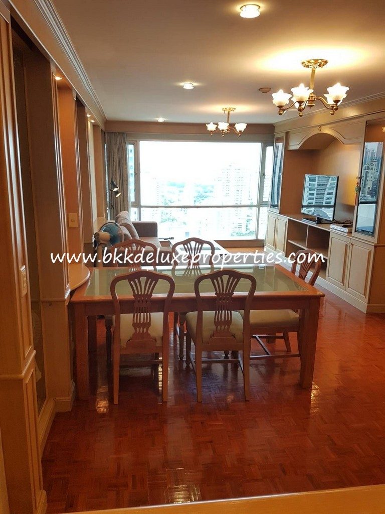 Sukhumvit Suite. Bkkdeluxe Bangkok Spacious One Bedroom Condo For Rent. Dining Table.