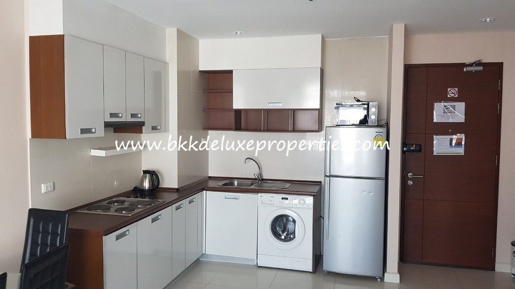 Two bedroom condo for sale on Sukhumvit Soi 11. Kitchen View