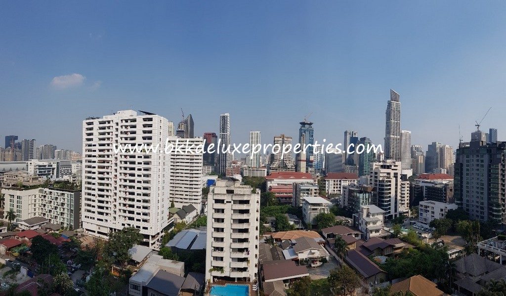 Two bedroom condo for sale on Sukhumvit Soi 11. Outside View