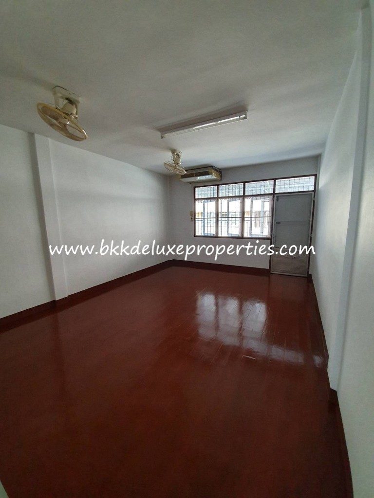 Shophouse For Rent Soi Phum Chit Floor View