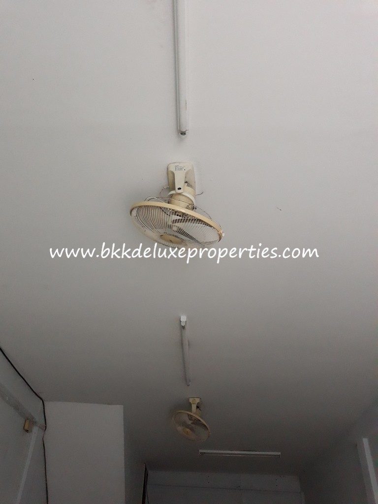 Shophouse For Rent Soi Phum Chit Ceiling View