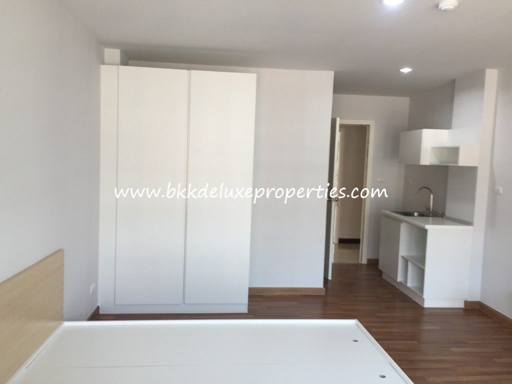 Samut Prakan Beach Condo For Sale. Bed