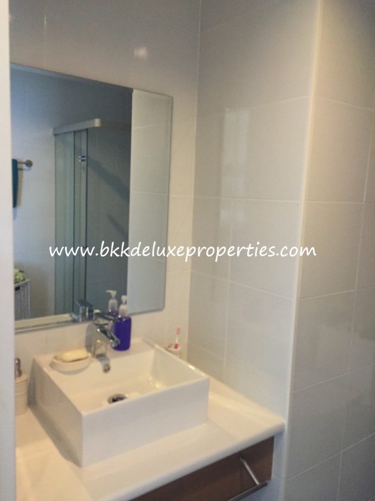 Samut Prakan Beach Condo For Sale. Sink
