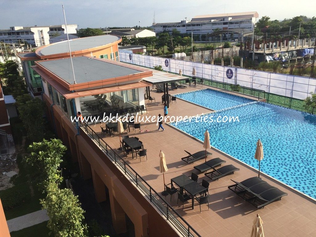 Samut Prakan Beach Condo For Sale. Rooftop Swimming Pool