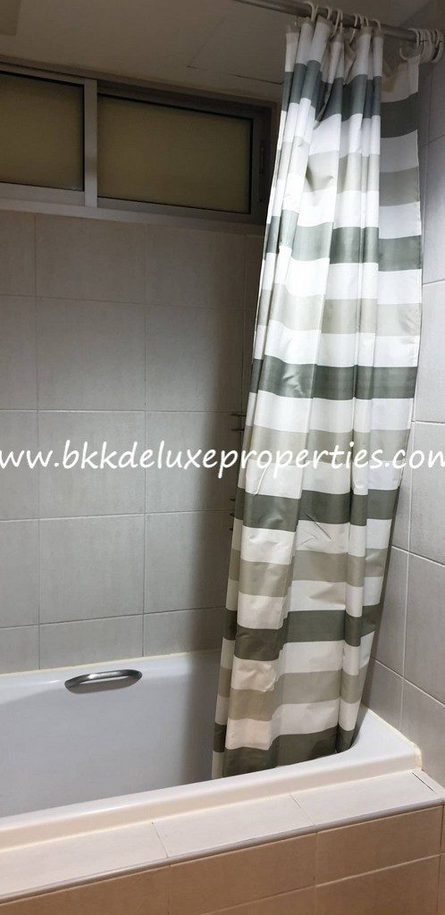 Condo One X. Sukhumvit 26 Condo For Sale Rent. Bath Tub.