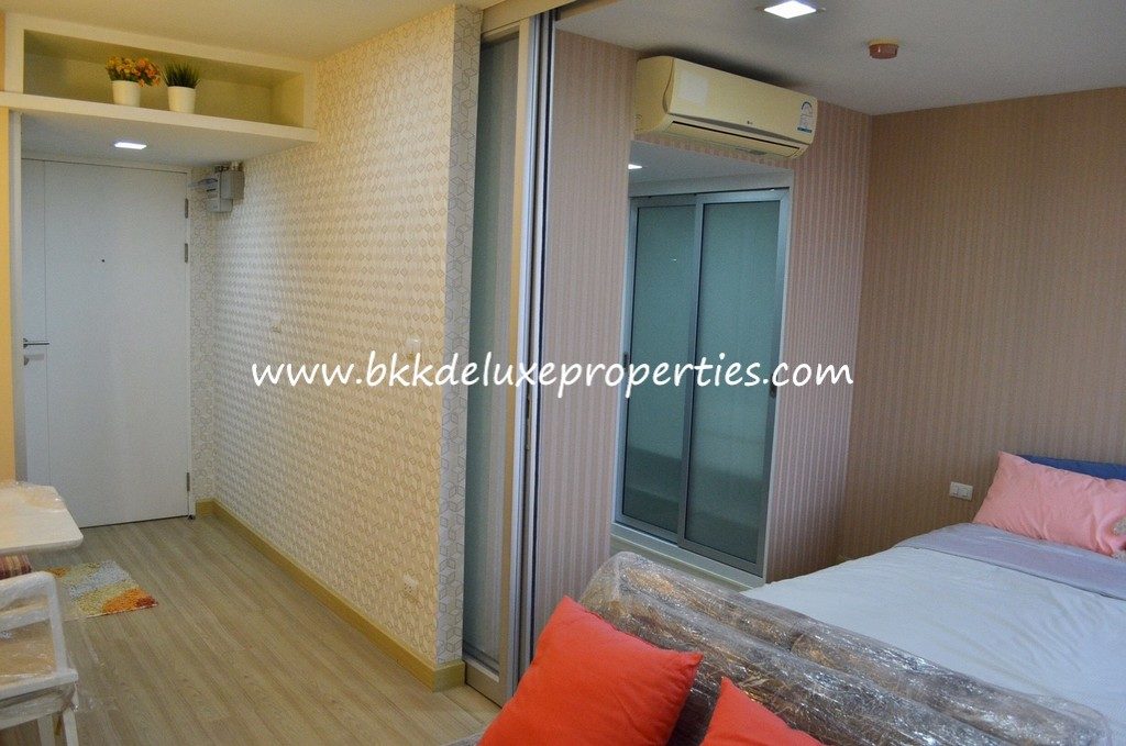 Huai Khwang Bangkok condo for rent, Pracharat Bamphen 6. Entrance