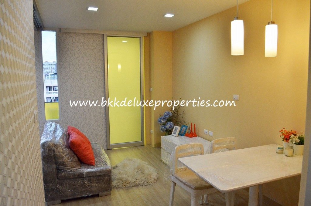 Huai Khwang Bangkok condo for rent, Pracharat Bamphen 6. Living Area