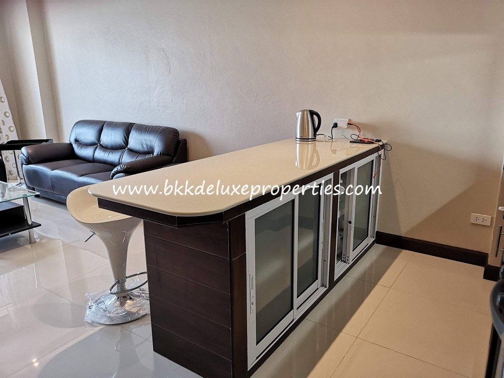 Bangkok Condo For Rent On Pridi 14. Breakfast Counter