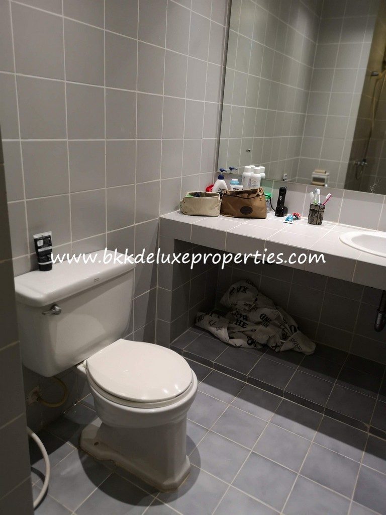 Bangkok Condo For Rent On Pridi 14. Bathroom