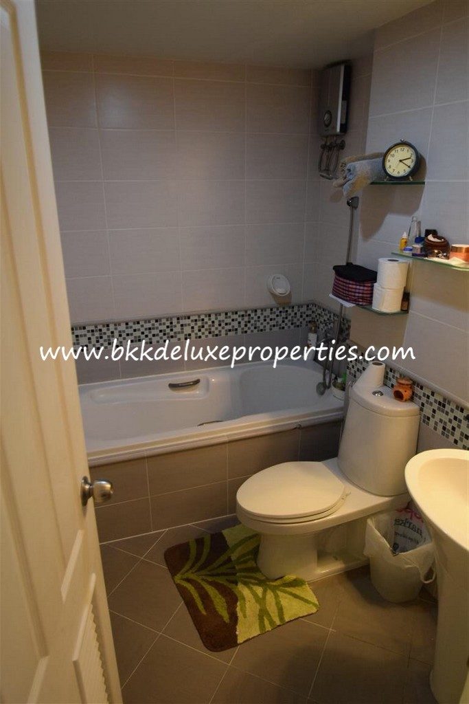 Bangkok One Bedroom On Nut Condo For Rent. Bathroom