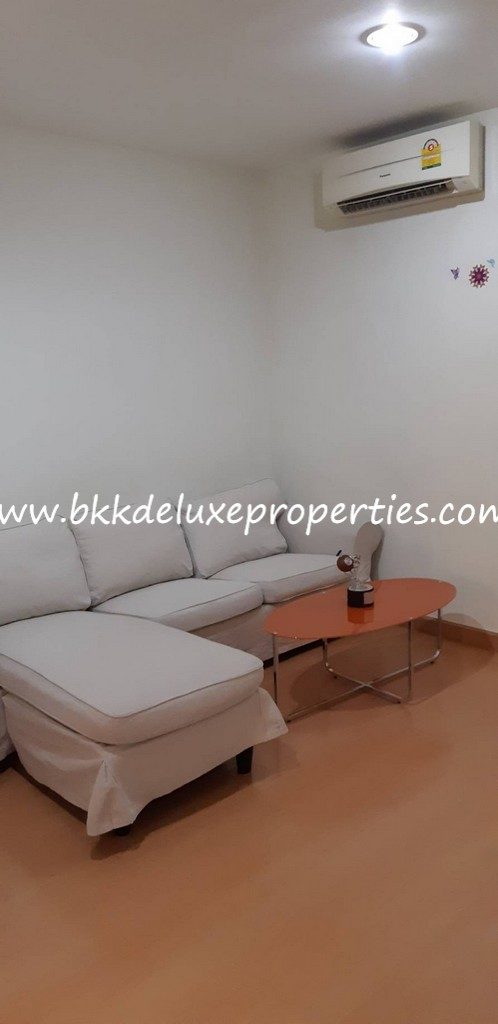 Bangkok huai khwang condo for rent near to MRT. Sofa