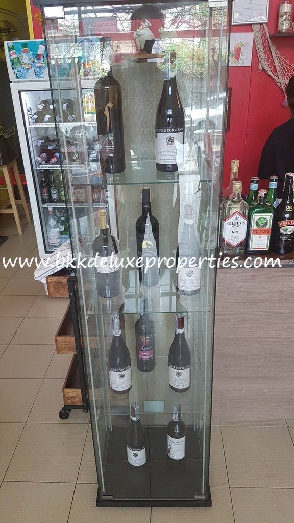 Bangkok Shophouse Rent Phra Khanong. Drinks Cabinet