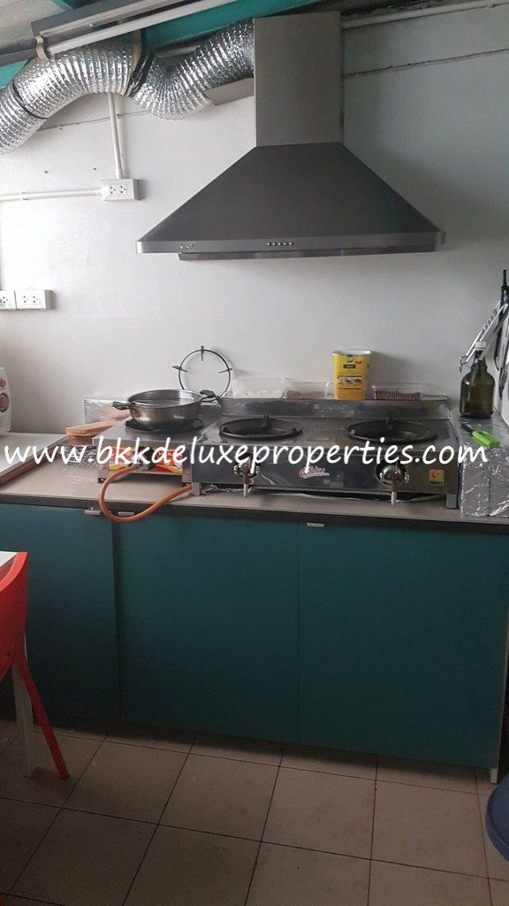 Bangkok Shophouse Rent Phra Khanong. Cooking Hob