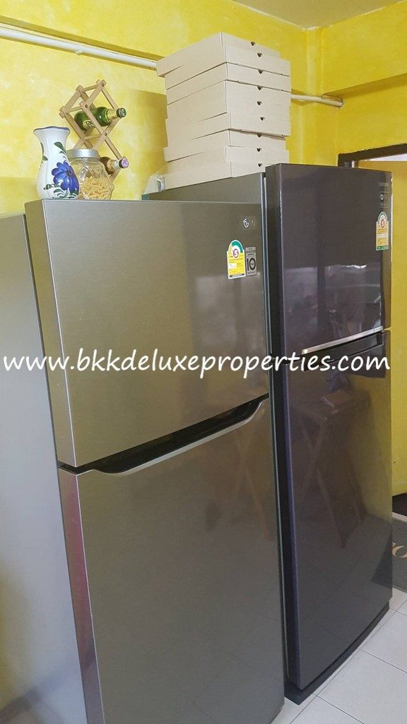 Bangkok Shophouse Rent Phra Khanong. Fridge Freeers