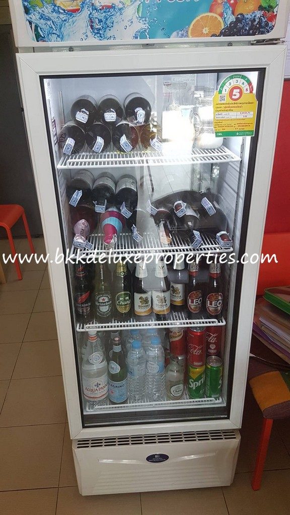 Bangkok Shophouse Rent Phra Khanong. Drinks Cooler