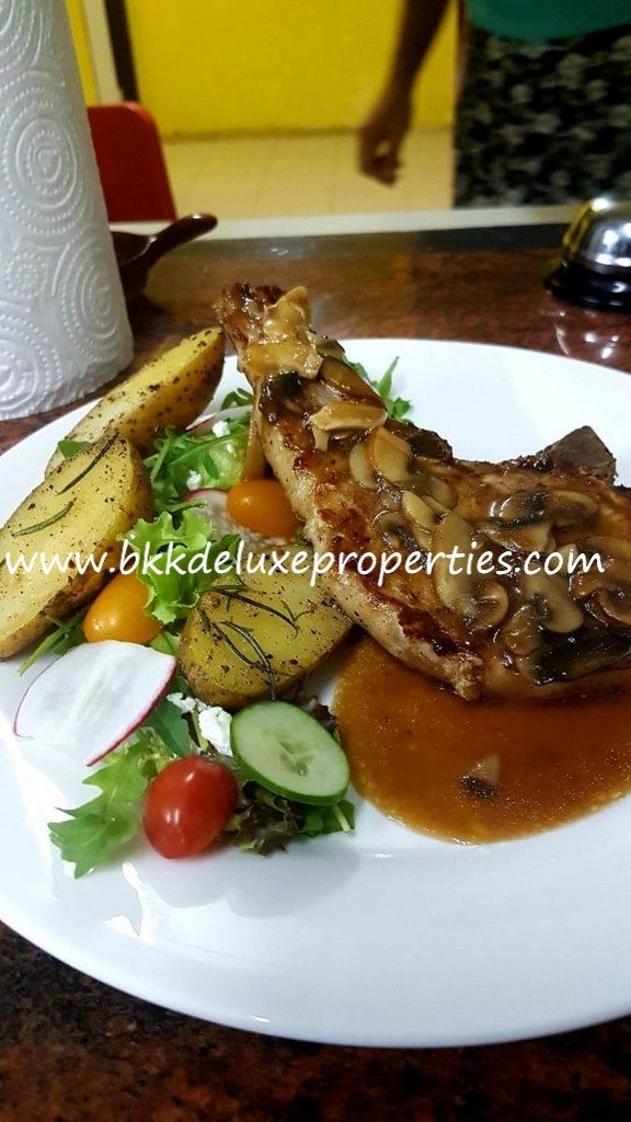Bangkok Shophouse Rent Phra Khanong. Lamb Cutlets Dish