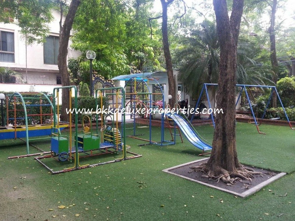 Richmond Palace. Bangkok condo Sukhumvit 43 rent sale. Kids Area