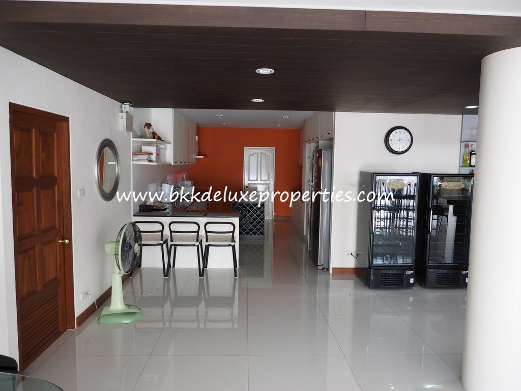 Bangkok Punnawithi House For Sale. Kitchen