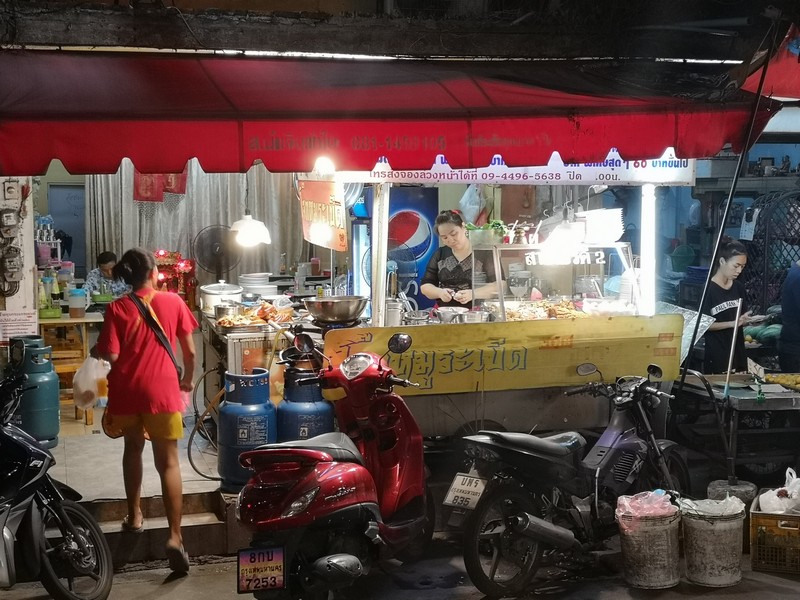 Kha Ka Moo Shop Two. Pridi 2. Phra Khanong. Bangkok.