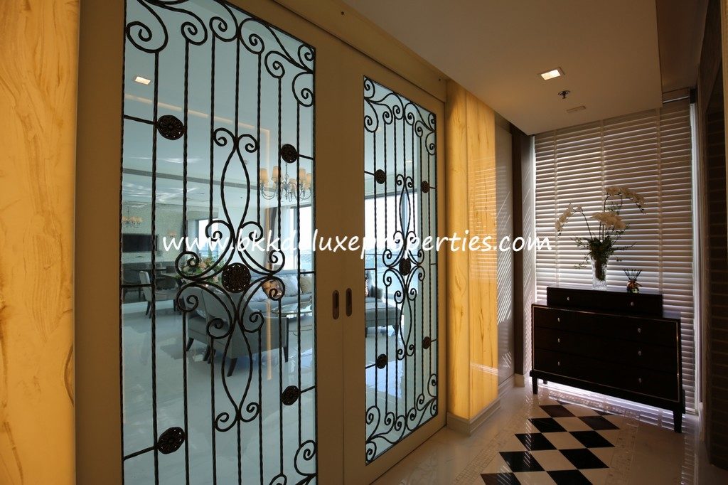 Bangkok Chao Phraya River View Condo For Rent. Entrance