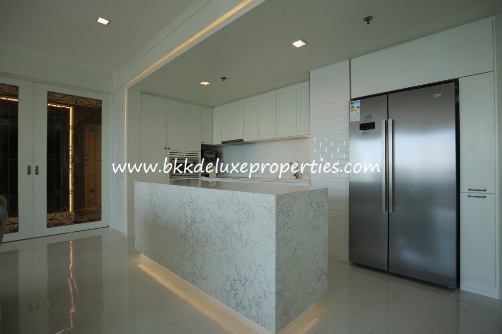 Bangkok Chao Phraya River View Condo For Rent. Kitchen Area