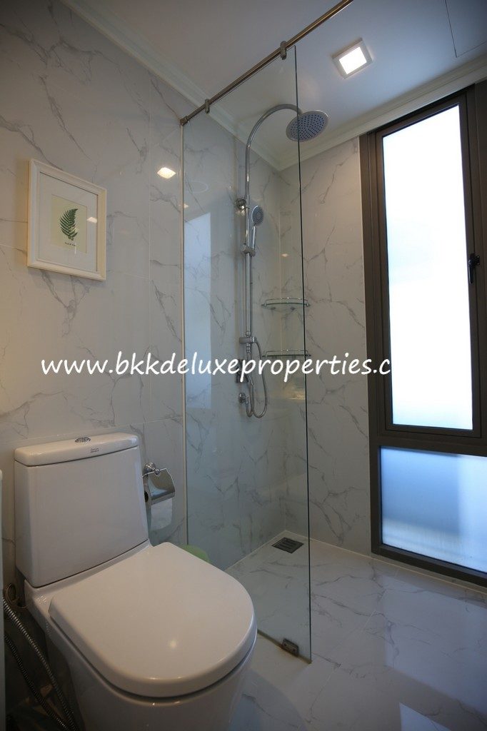 Bangkok Chao Phraya River View Condo For Rent. Second Bathroom