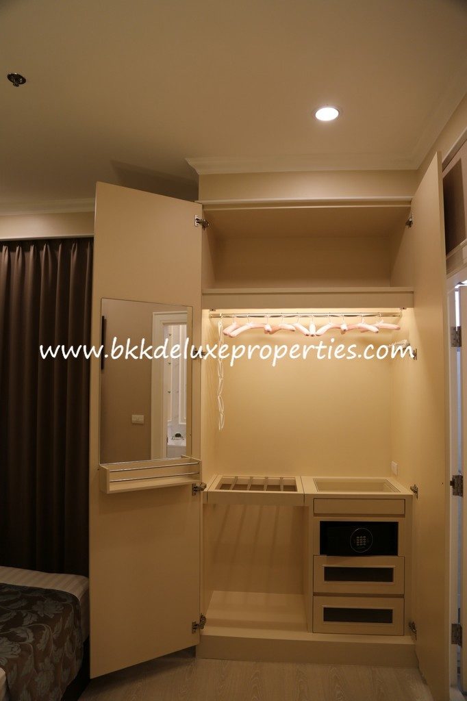 Bangkok Condo For Rent at Thonglor - Phetchaburi. Master Bedroom Wardrobe