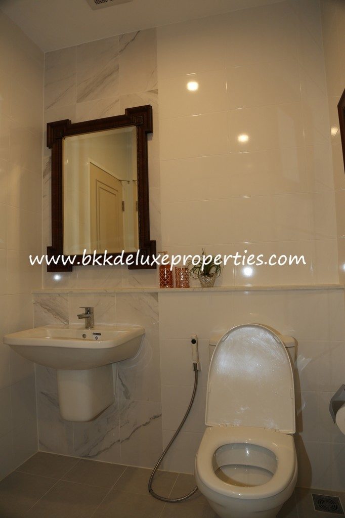 Bangkok Condo For Rent at Thonglor - Phetchaburi. Bathroom