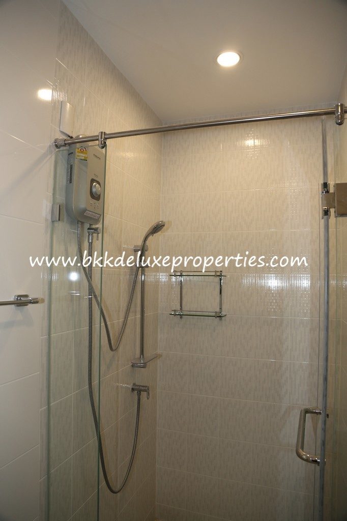 Bangkok Condo For Rent at Thonglor - Phetchaburi. Shower