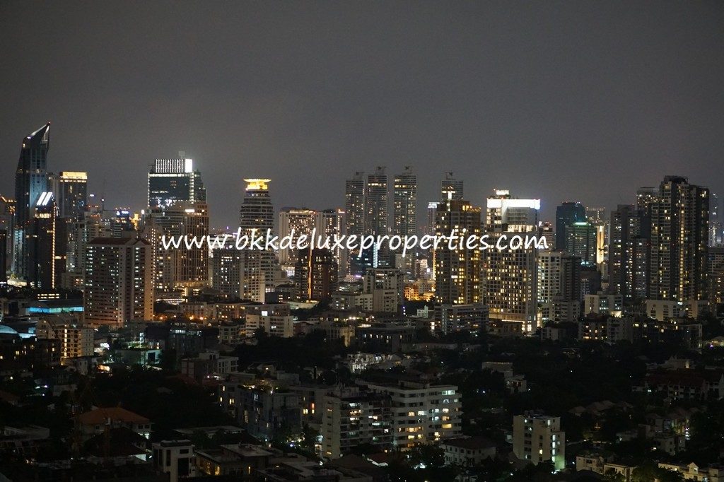 Bangkok Condo For Rent at Thonglor - Phetchaburi. City View