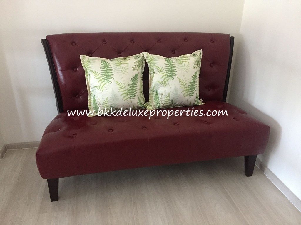 Life Asoke. Bkkdeluxe Phetchaburi Condo Apartment For Rent In Bangkok. Sofa.