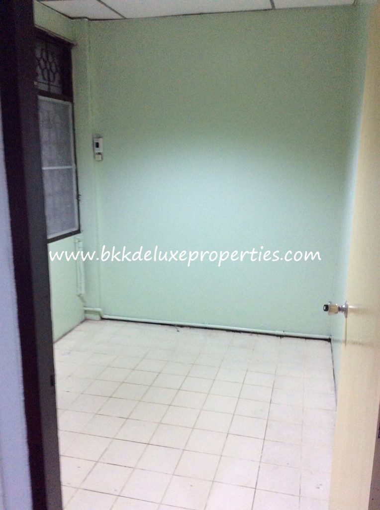 Bkkdeluxe Bangkok Townhouse For Rent In Phra Khanong. Storage Room