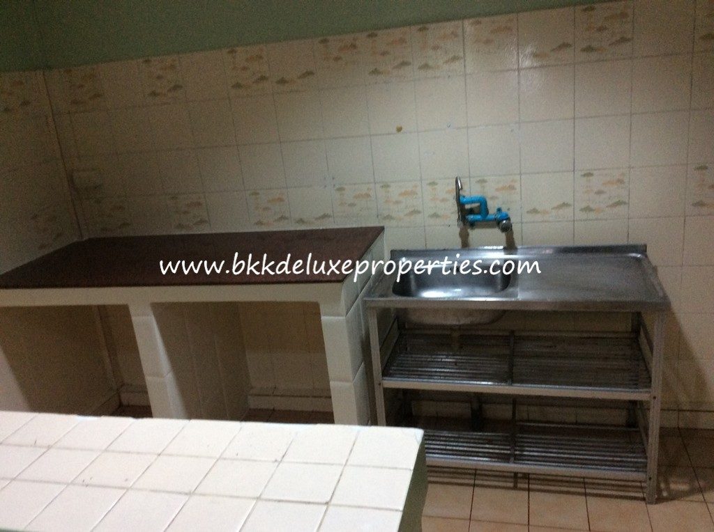 Bkkdeluxe Bangkok Townhouse For Rent In Phra Khanong. Kitchen Sink