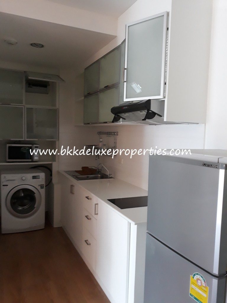 Address 42. Bkkdeluxe Bangkok Rental For Sale Condo In Ekkamai Near BTS. Kitchen Area