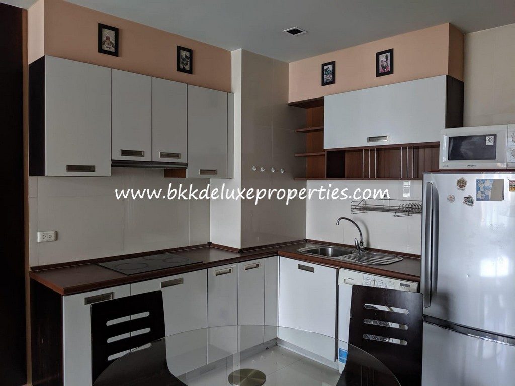 Bkkdeluxe Sukhumvit 11 condo apartment for rent in Bangkok. Kitchen Area.