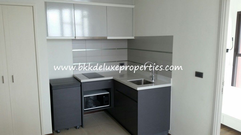 Wyne Sukhumvit. Bkkdeluxe Bangkok Phra Khanong Condo For Rent On Sukhumvit Rd. Kitchen Area.