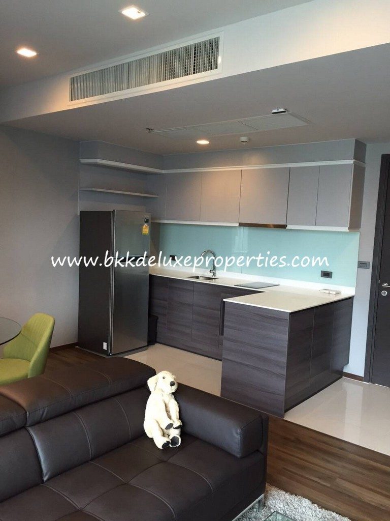 Bkkdeluxe Bangkok condo for rent in Ekkamai 12. Kitchen.