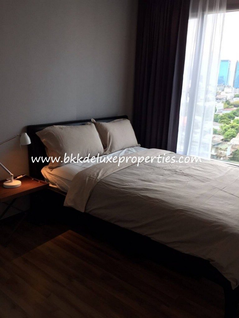 Bkkdeluxe Bangkok condo for rent in Ekkamai 12. Master Bedroom.