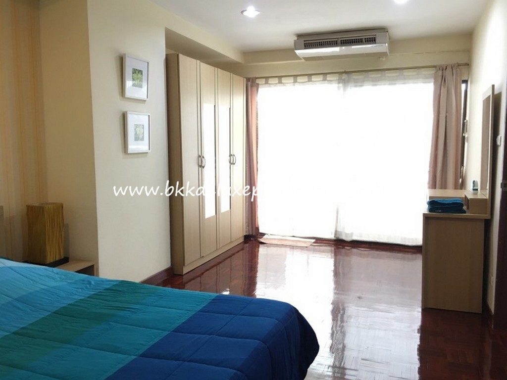 Bkkdeluxe Bangkok One bedroom Condo For Rent Sukhumvit. Wardrobe.