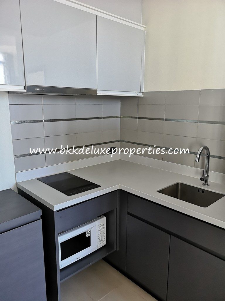 Wyne Sukhumvit. Bkkdeluxe Bangkok condo for rent Phra Khanong BTS. Kitchen Area.