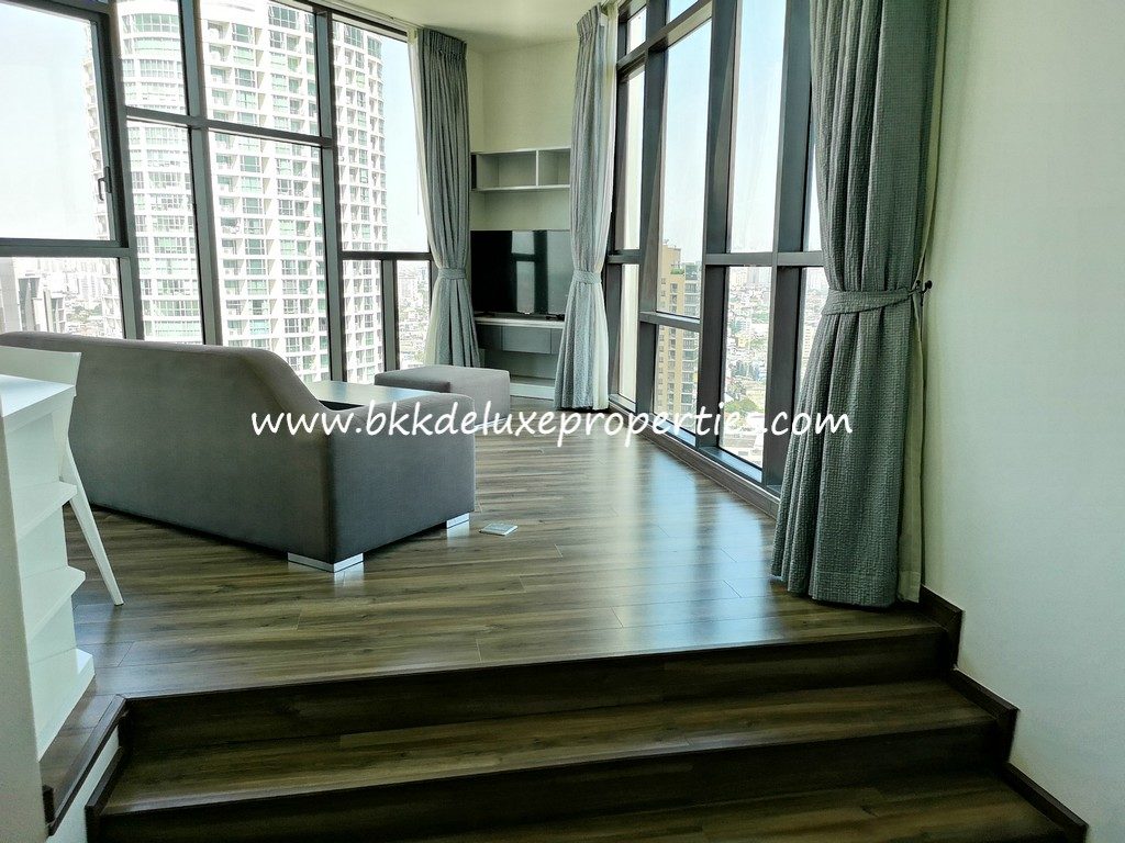 Wyne Sukhumvit. Bkkdeluxe Bangkok condo for rent Phra Khanong BTS. Split Level.