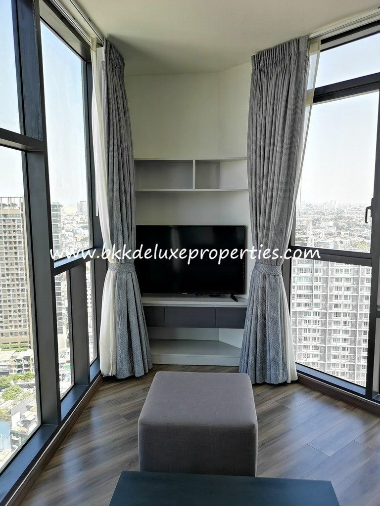 Wyne Sukhumvit. Bkkdeluxe Bangkok condo for rent Phra Khanong BTS. TV Cabinet.