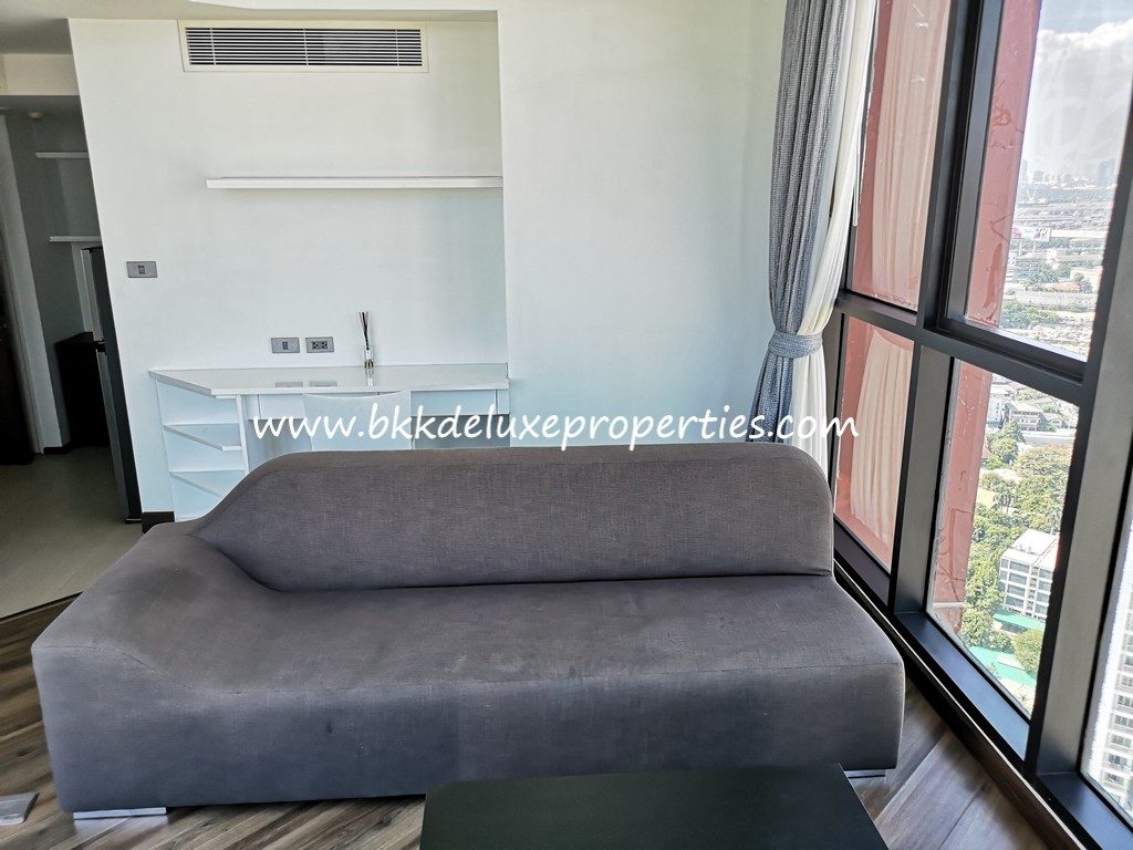 Wyne Sukhumvit. Bkkdeluxe Bangkok condo for rent Phra Khanong BTS. Sofa.