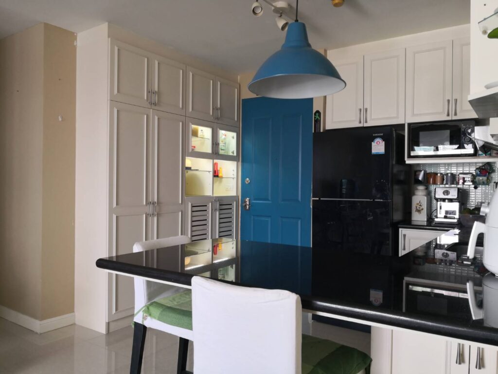 Sukhumvit Plus. Bkkdeluxe 2 Bedroom Condo For Rent In Phra Khanong, Bangkok. Kitchen Counter.