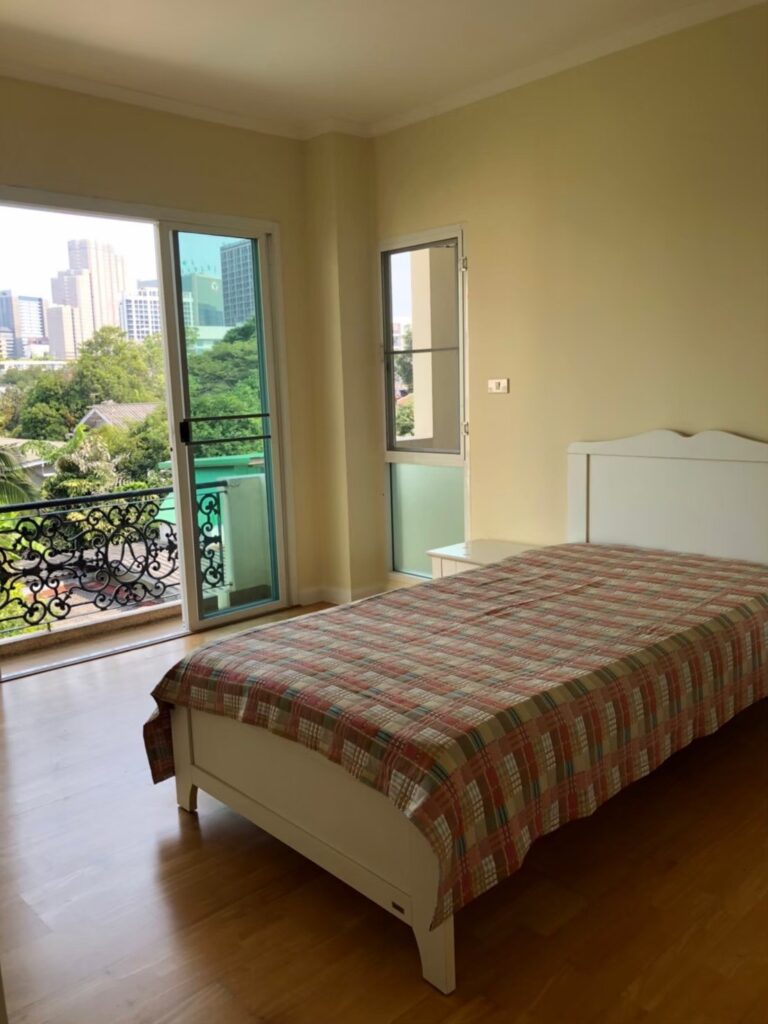 Bkkdeluxe Properties. Penthouse 43. Two Bedroom Rental Condo At Aree. 2nd Bedroom View.